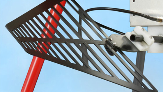 Directional antenna for direction finding connected to drone